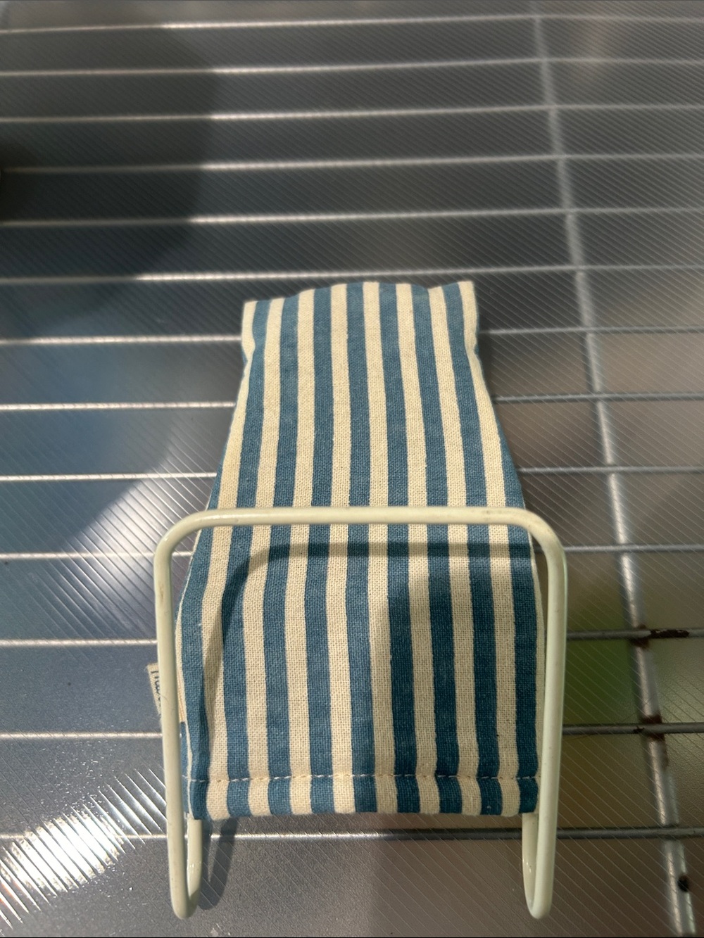 Maileg Striped Beach Chairs and Umbrella Set Retired - Picture 3 of 10